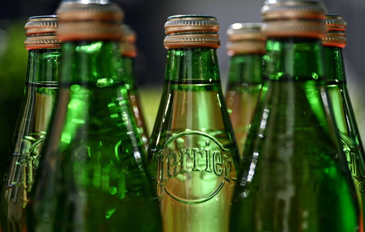 Perrier face à la tempête : quatre millions de bouteilles sous surveillance