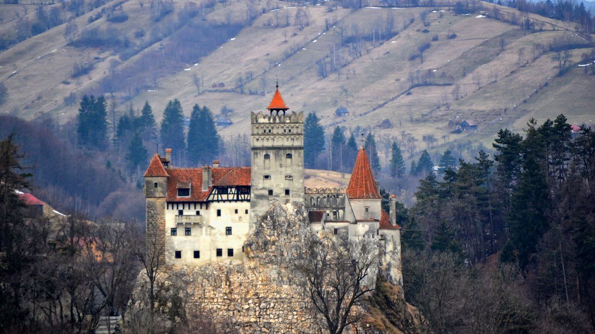 Disparition mystérieuse d'un étudiant en randonnée près du château de Dracula