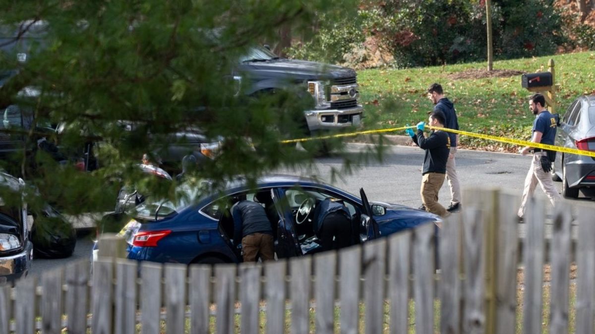 Un suspect arrêté pour les bombes devant les sièges des partis à la veille de l'assaut du Capitole