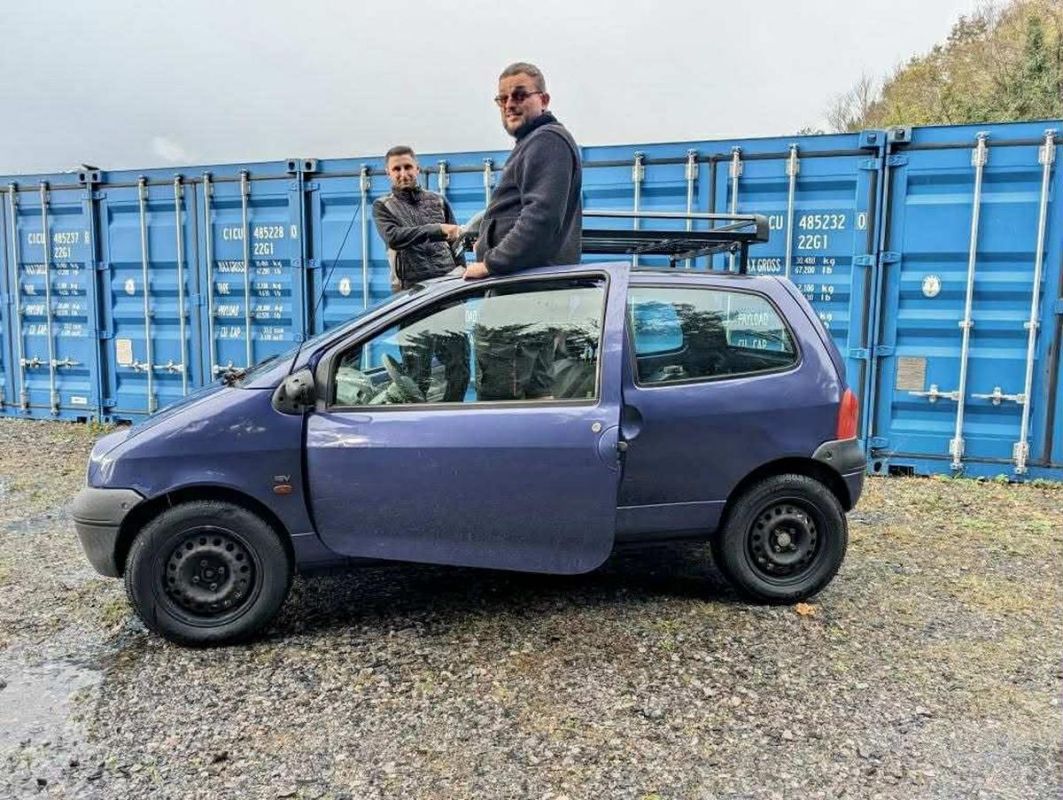 Deux amis de Biriatou s'envolent en Twingo pour un rallye solidaire au Maroc