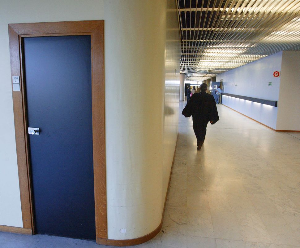 Une nourrice jugée pour avoir intoxiqué une famille juive : une affaire choquante