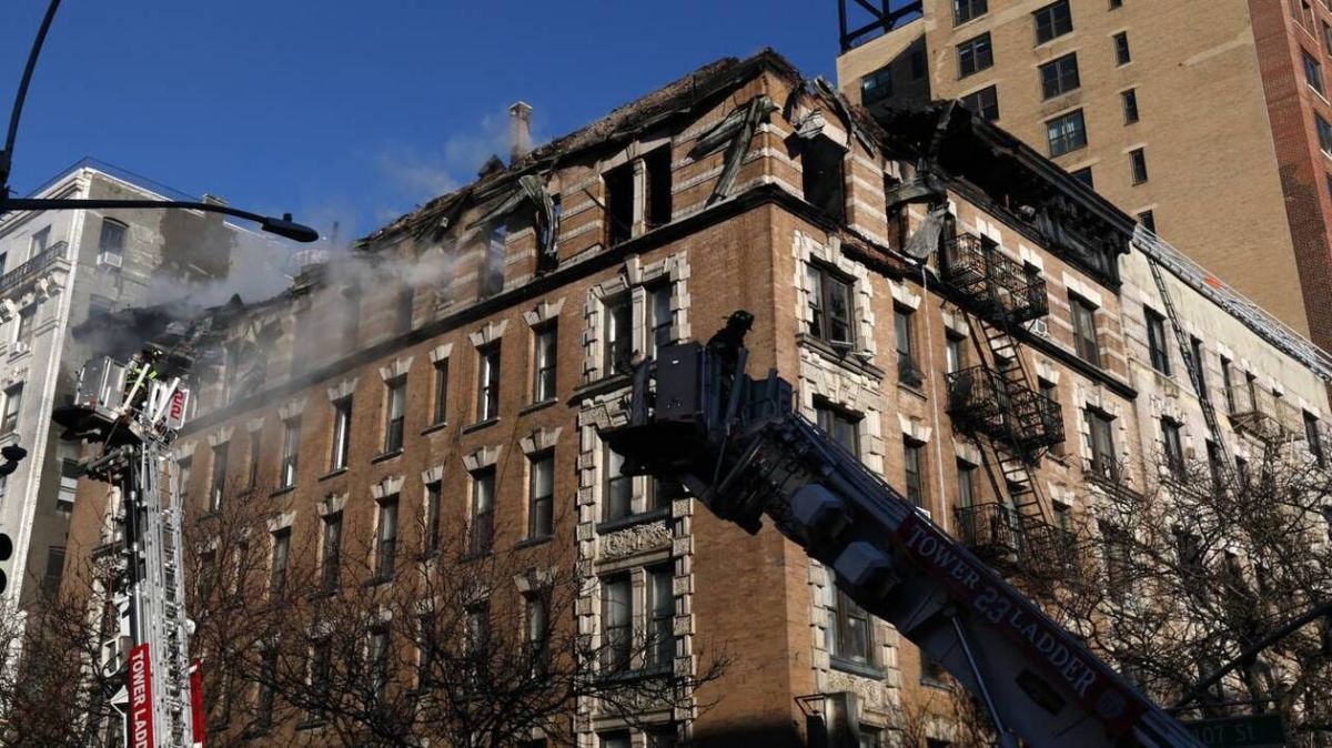 Un incendie spectaculaire ravage un immeuble de Manhattan