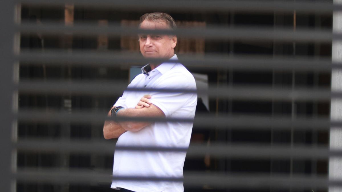 Jair Bolsonaro en demande d'hospitalisation : une opération cruciale en prison