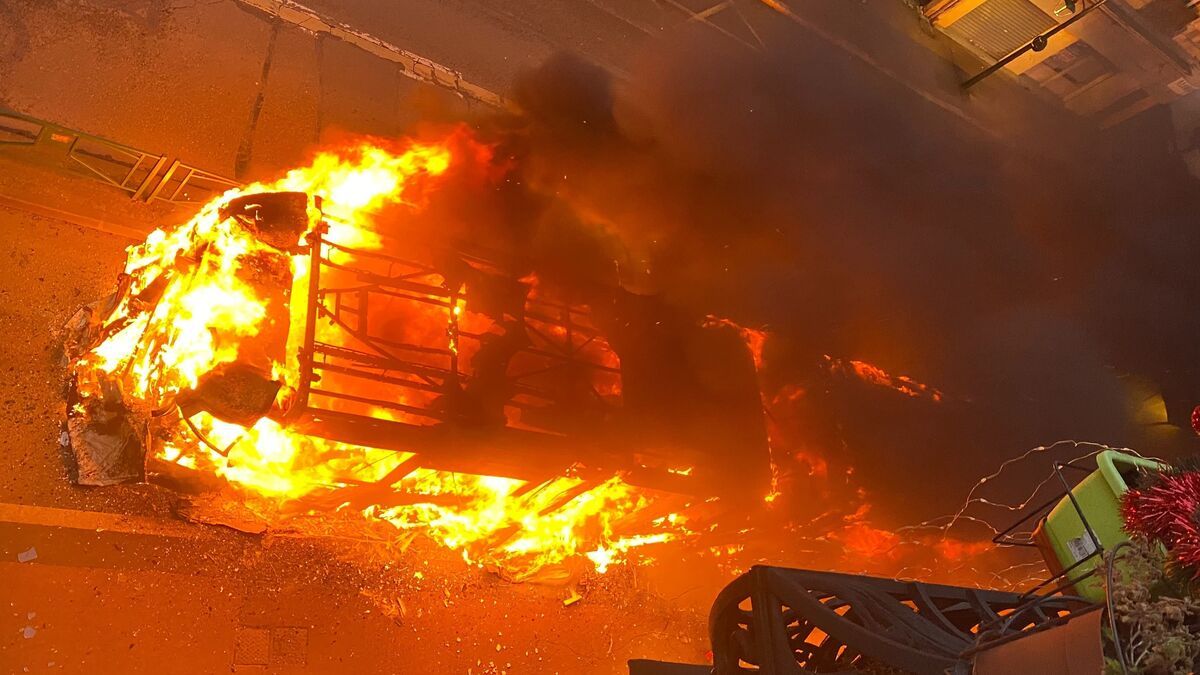 Un bus en flammes provoque une évacuation d'immeubles au Raincy