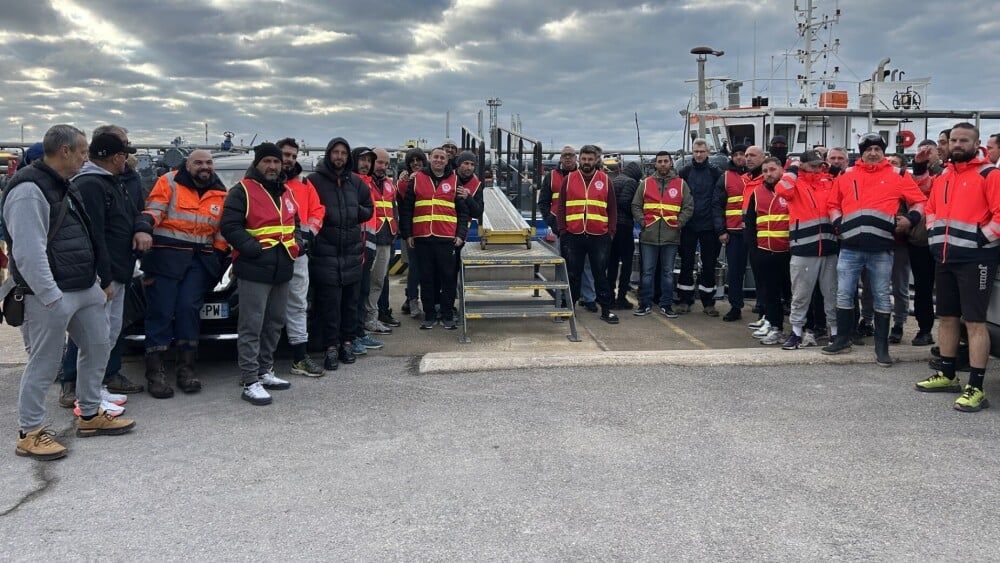 Les marins en colère bloquent un site à Port-de-Bouc pour défendre leurs droits