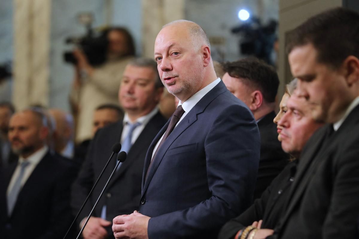 La Bulgarie plongée dans le chaos : démission du gouvernement et manifestations historiques