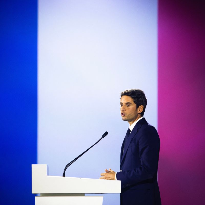 La nouvelle affiche de Gabriel Attal suscite la controverse au sein de Renaissance