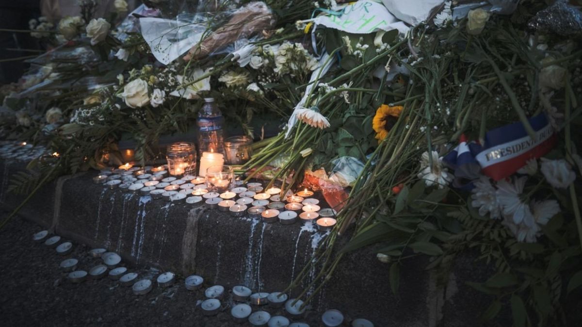 Emmanuel Macron rend hommage à Mehdi Kessaci à Marseille