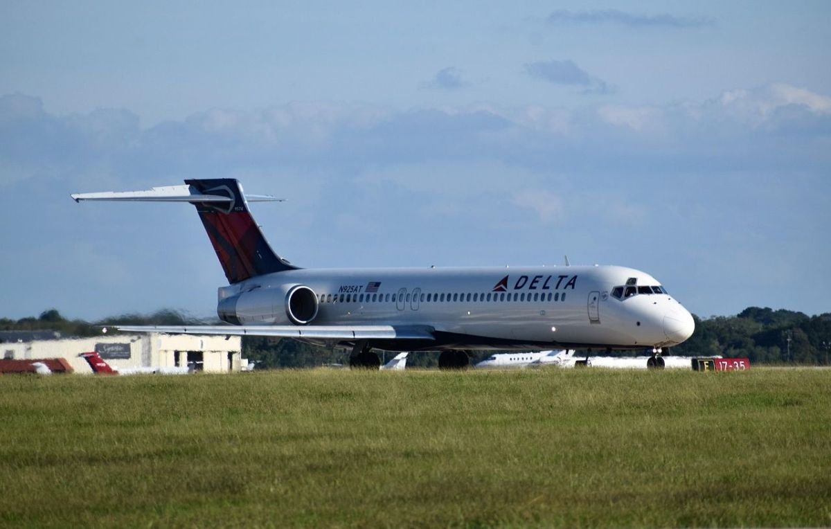 Un vol Delta coincé sur la piste : trois heures d'attente avant d'atteindre le terminal