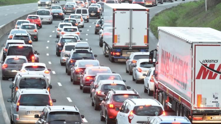 Vacances de Noël : un trafic sous haute tension sur les routes françaises