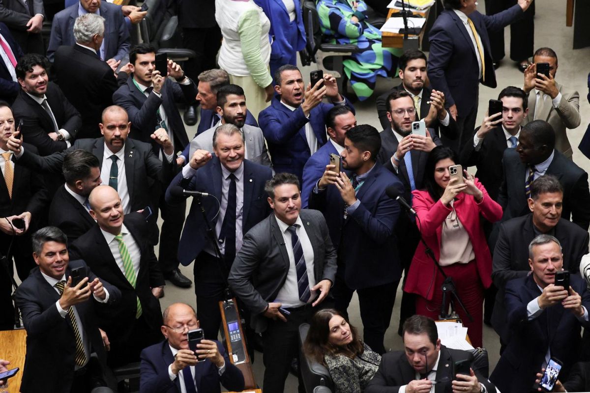 Le Congrès brésilien se divise sur la réduction de peine de Bolsonaro