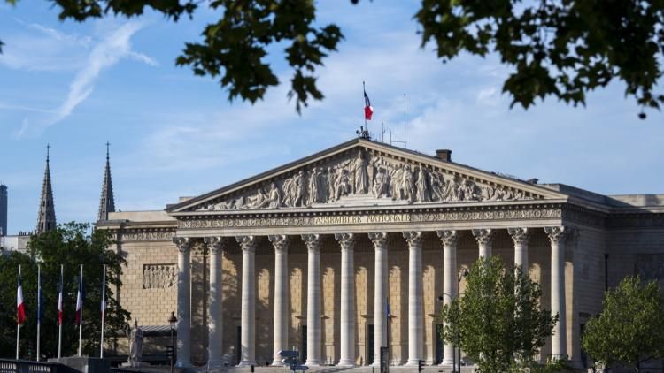 Vers une réconciliation : la France en passe de réhabiliter les condamnés pour homosexualité