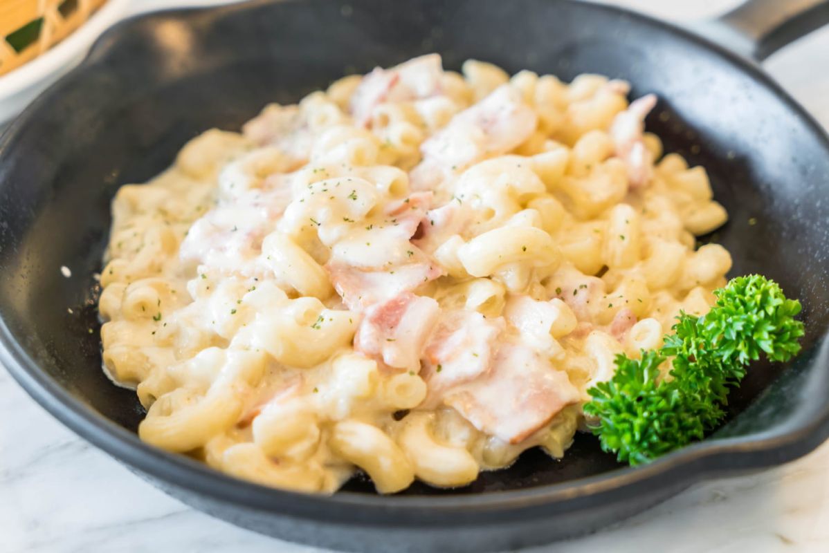 Un risotto de coquillettes jambon-fromage pour un réconfort instantané