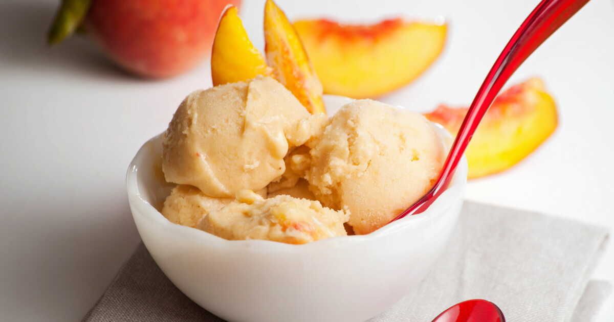 Une glace à la pêche protéinée : l'été dans votre assiette