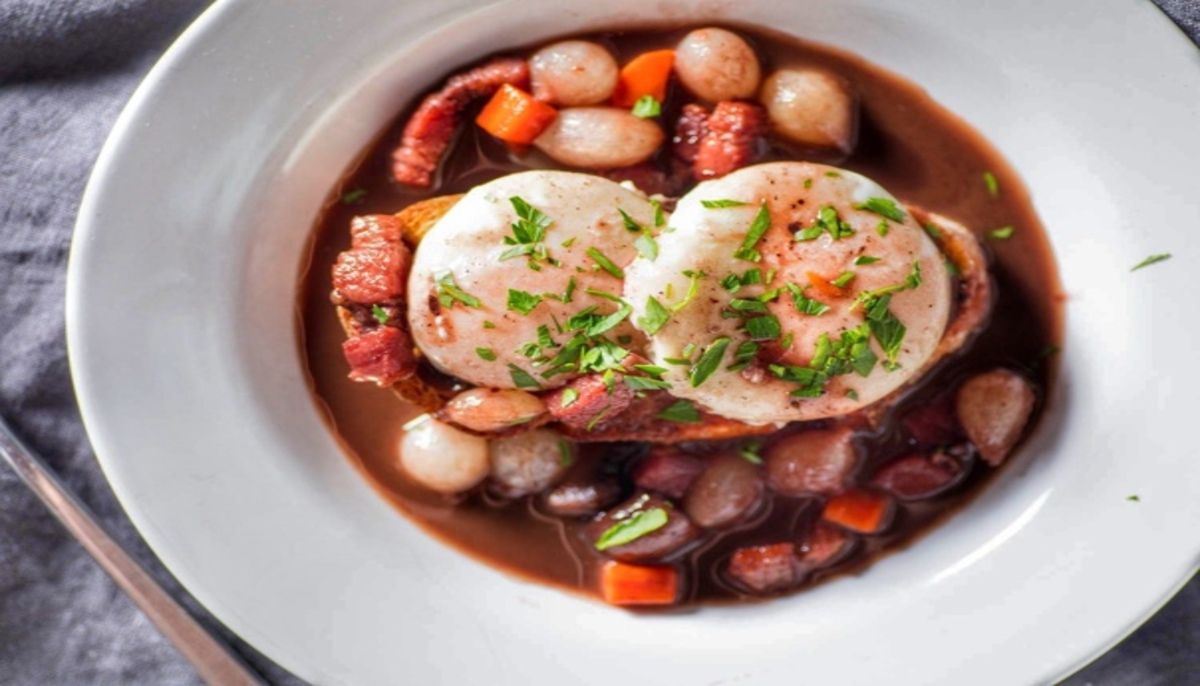 Œufs pochés en meurette : un plat bourguignon à ne pas manquer