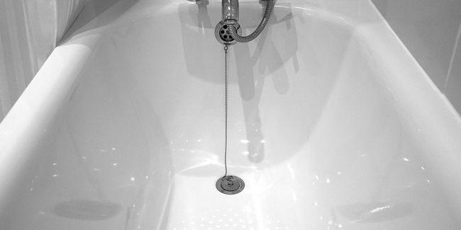 Des solutions simples pour déboucher votre baignoire ou douche efficacement