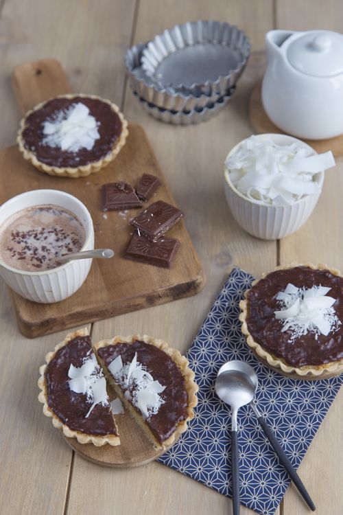 Une tarte au chocolat noir et noix de coco irrésistible