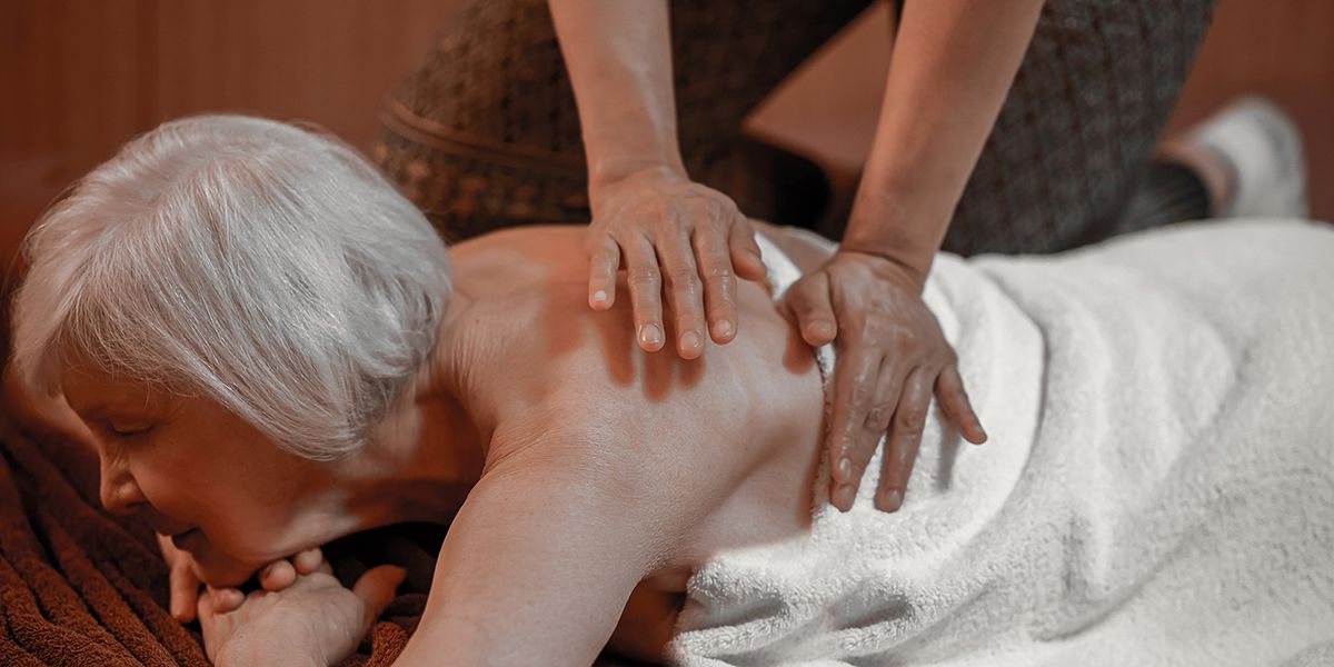 Découvrez les bienfaits du massage ayurvédique pour drainer votre corps des toxines