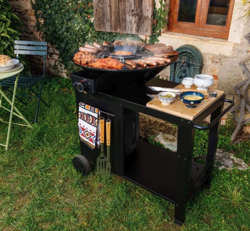 Cuisiner au jardin : le braséro gaz et wok à prix doux pour l'été