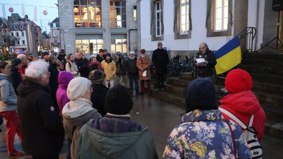 Solidarité à Lannion : une cinquantaine de personnes se rassemblent pour l'Ukraine