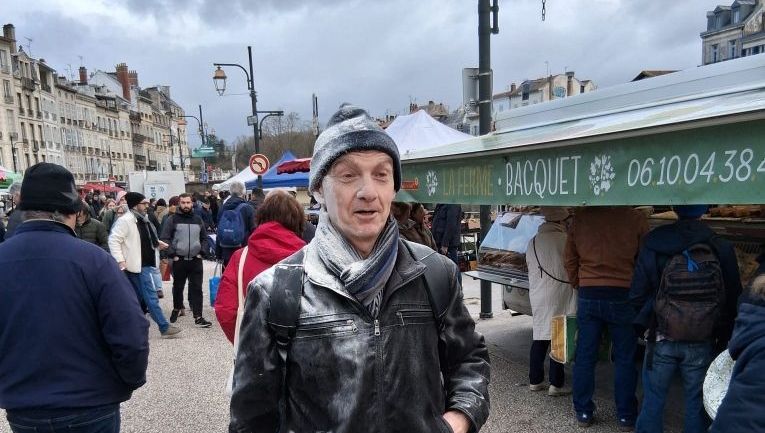 Pascal Lesellier, candidat du Rassemblement National, victime d'une attaque en plein marché à Bayonne