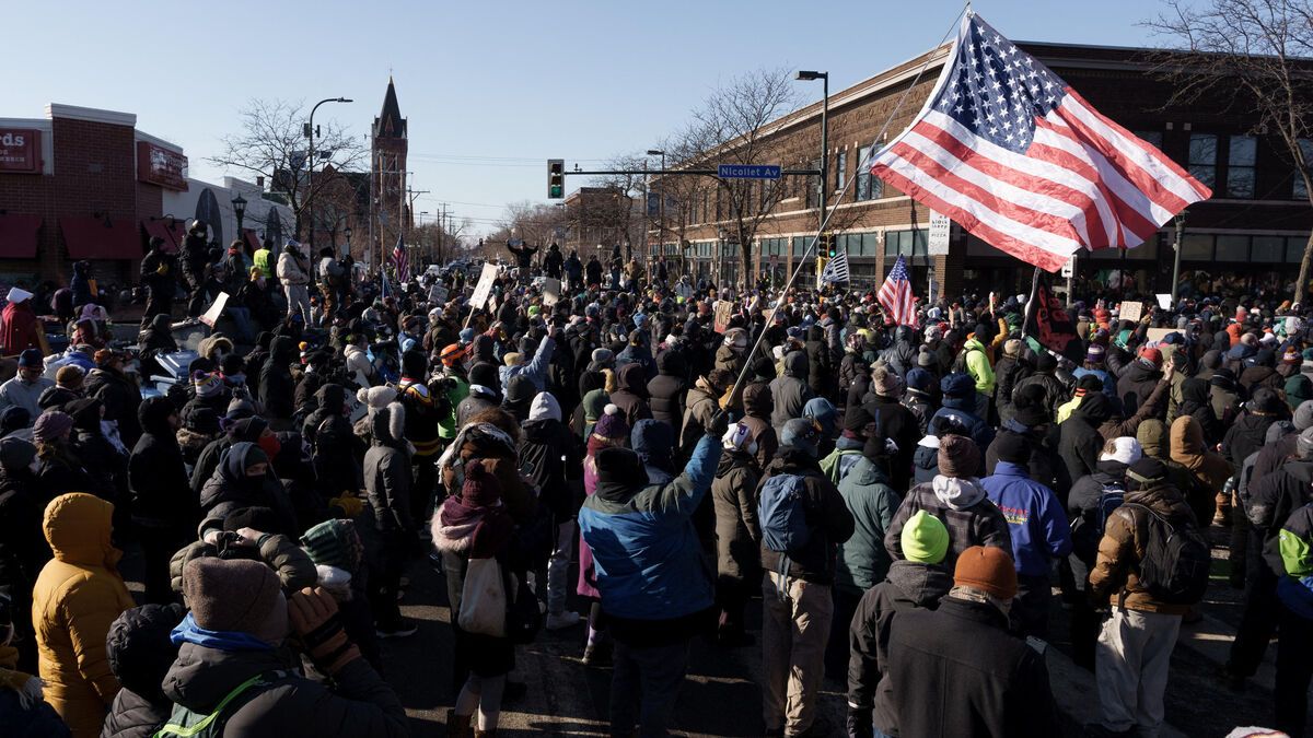 Des manifestations ravivent les tensions à Minneapolis après la mort d'Alex Pretti