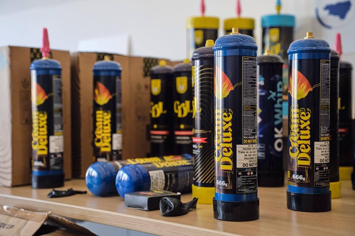 Cinq jeunes surpris en train de consommer du protoxyde d’azote près de Bordeaux