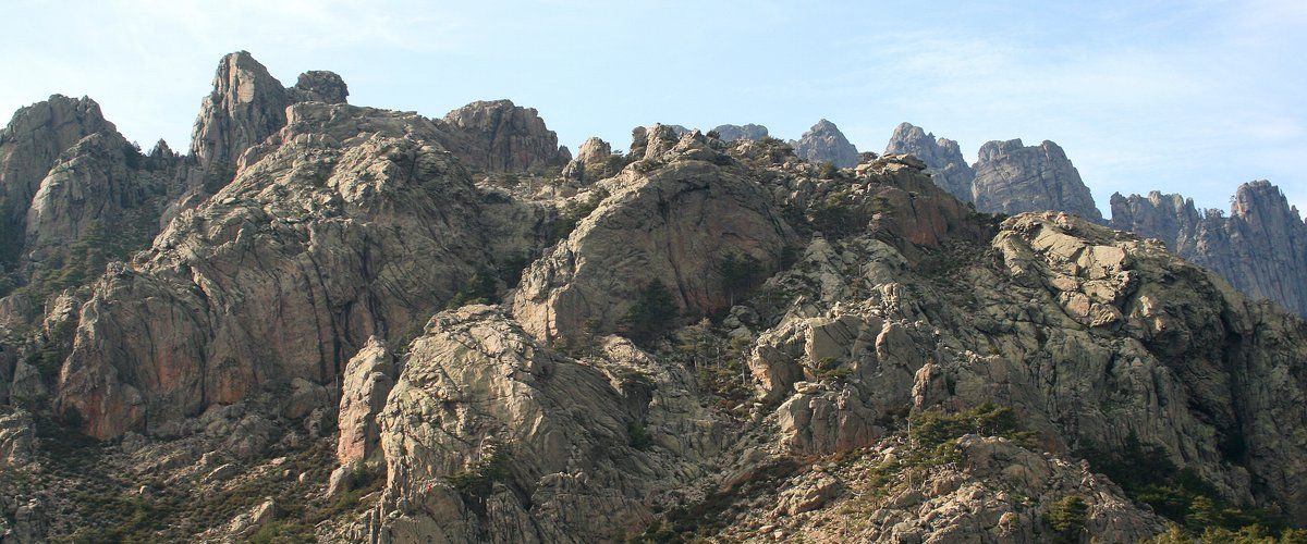 Randonneurs surpris par la neige : un sauvetage héroïque en montagne