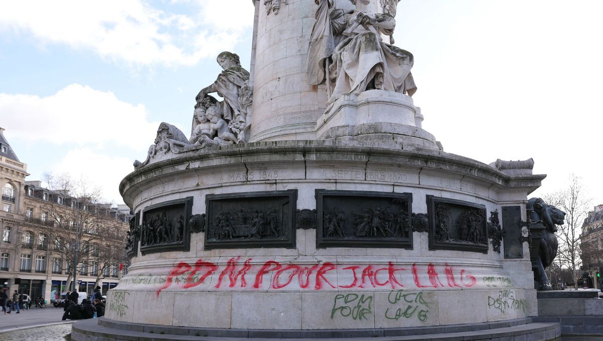 Des inscriptions antisémites perturbent la statue de la République à Paris