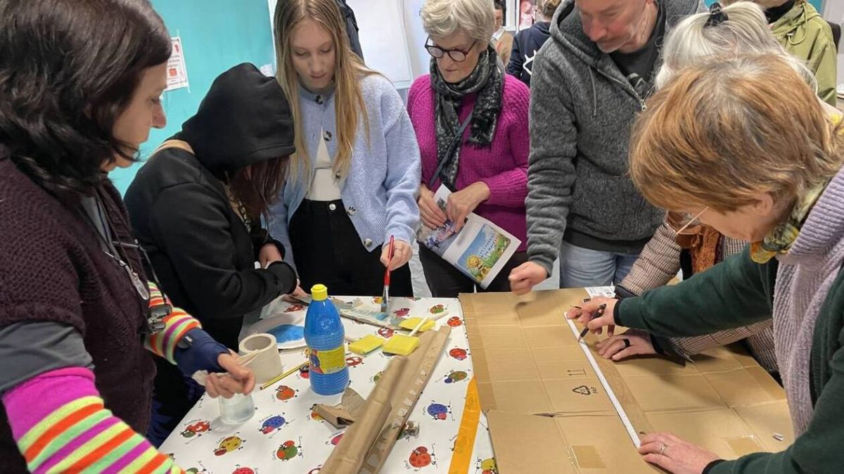 Des chars colorés prennent vie à Dinan pour un carnaval inoubliable