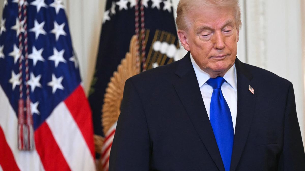 Un nouveau chapitre douanier : Trump maintient des droits de 10 % avec une montée vers 15 %