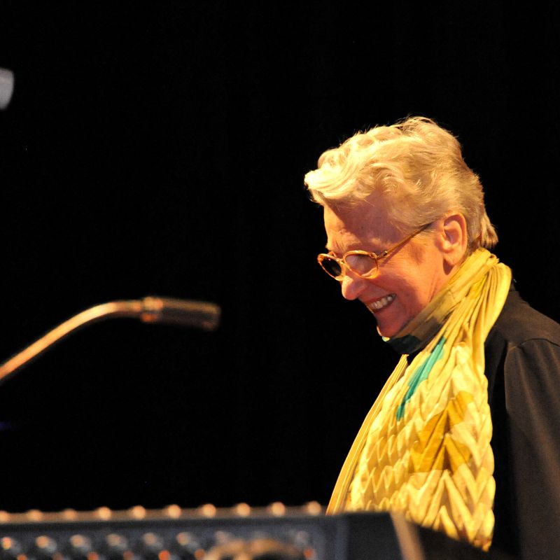 Eliane Radigue, une légende de la musique électronique, nous quitte à 94 ans