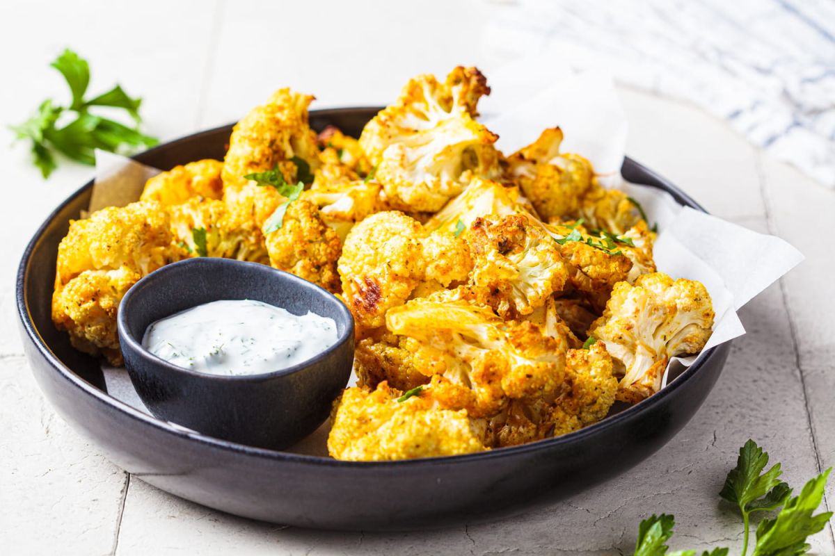 Cyril Lignac vous fait voyager avec un chou-fleur rôti aux épices orientales