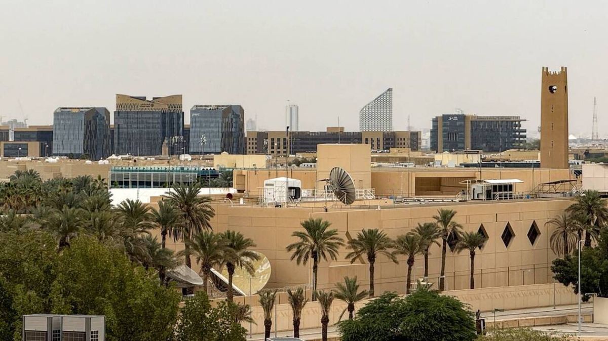 Iran frappe l'ambassade américaine en Arabie saoudite : les tensions s'intensifient