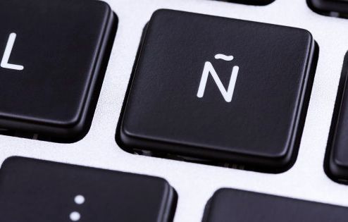 La victoire du tilde : le ministère de la Justice lève les poursuites