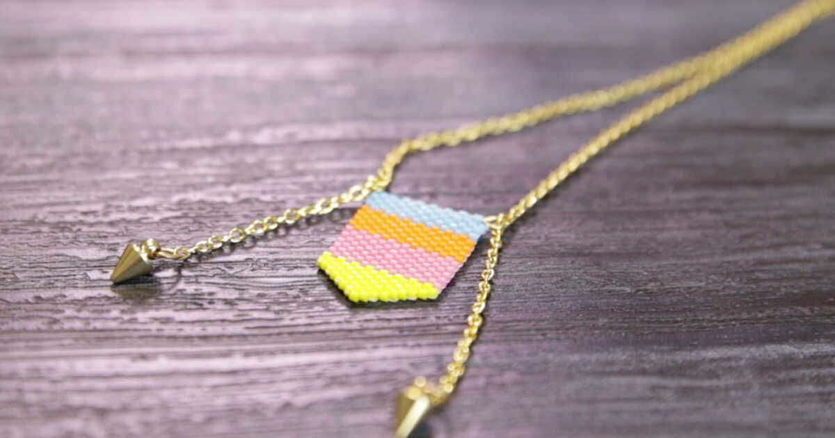 Bijou fait-maison : un sautoir en tissage Peyote