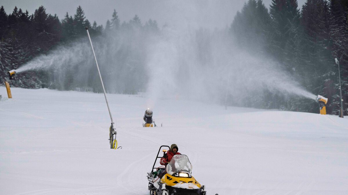 Tragédie dans les montagnes japonaises : une fillette de 8 ans perd la vie lors d'une excursion en motoneige