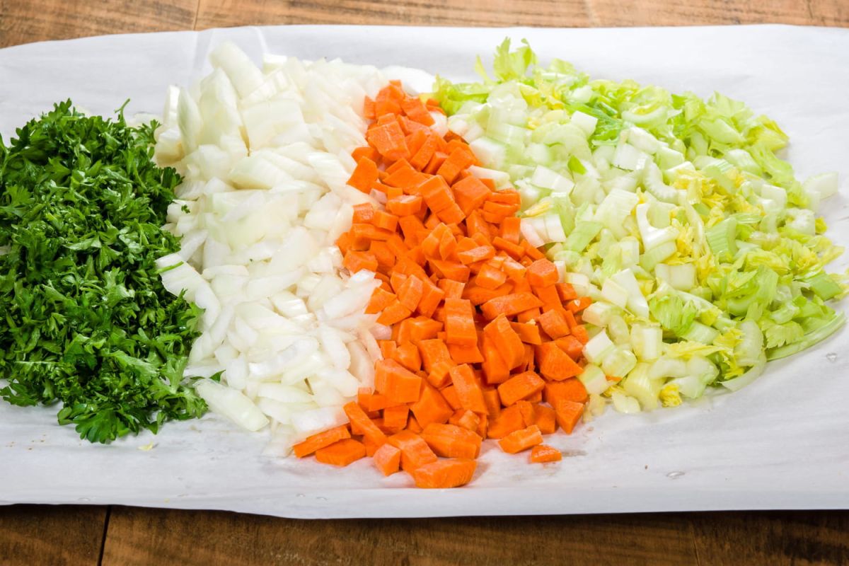 Les secrets de la mirepoix : l'art de tailler les légumes