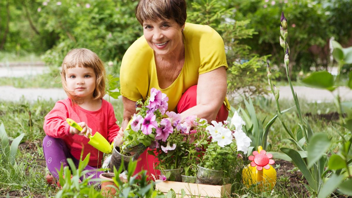 Jardinage intergénérationnel : éveiller vos petits-enfants à la nature