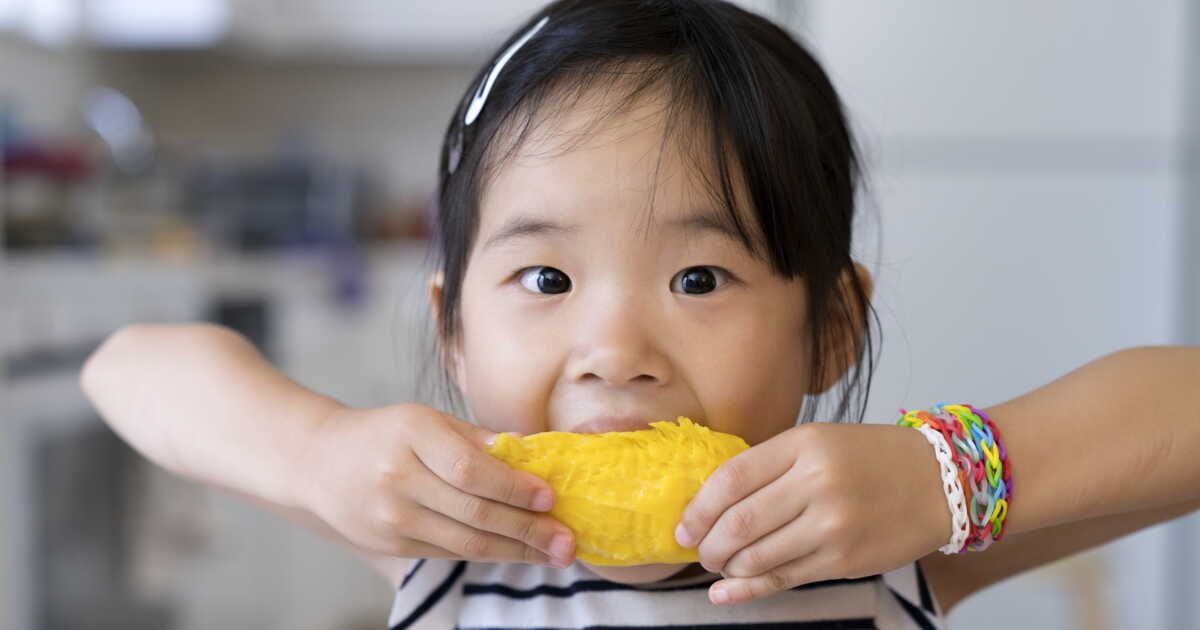 Faites fleurir votre jardin avec les noyaux de ces 4 fruits