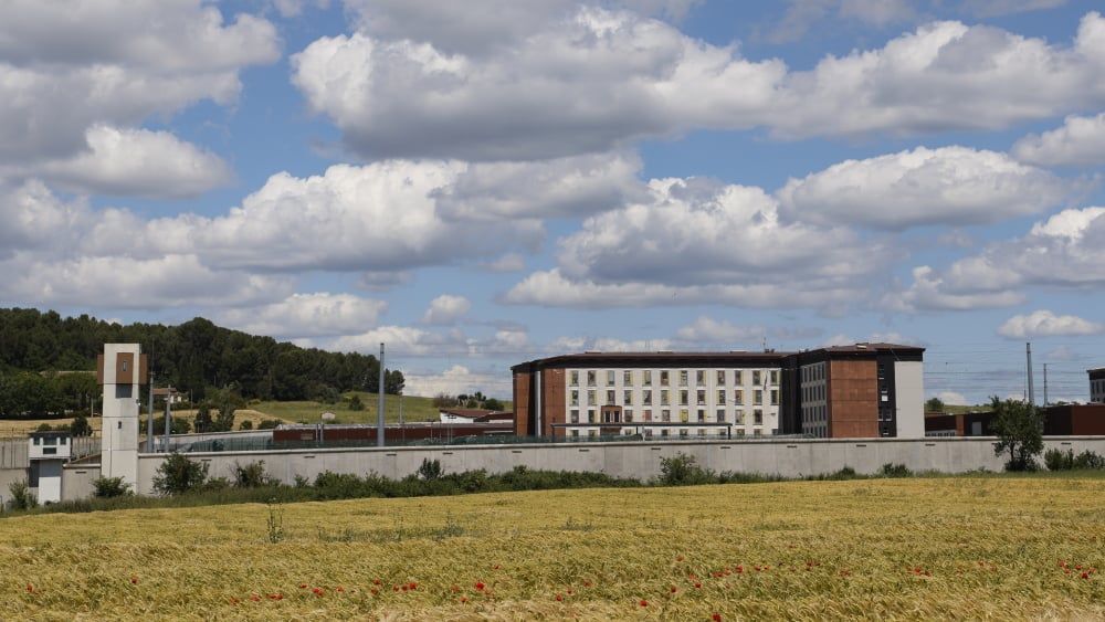 Le parcours inattendu d'un jeune "droniste" devenu livreur de colis en prison