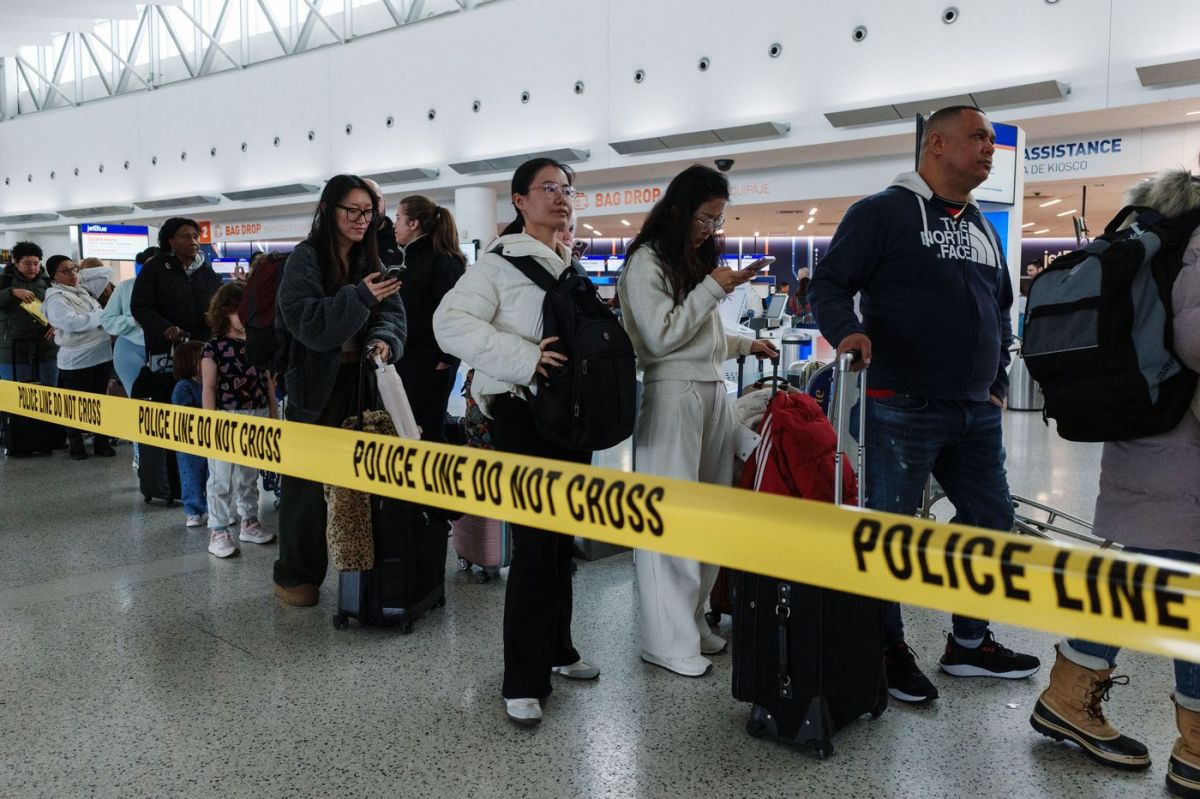 Renfort de l'ICE dans les aéroports américains face à un personnel en crise