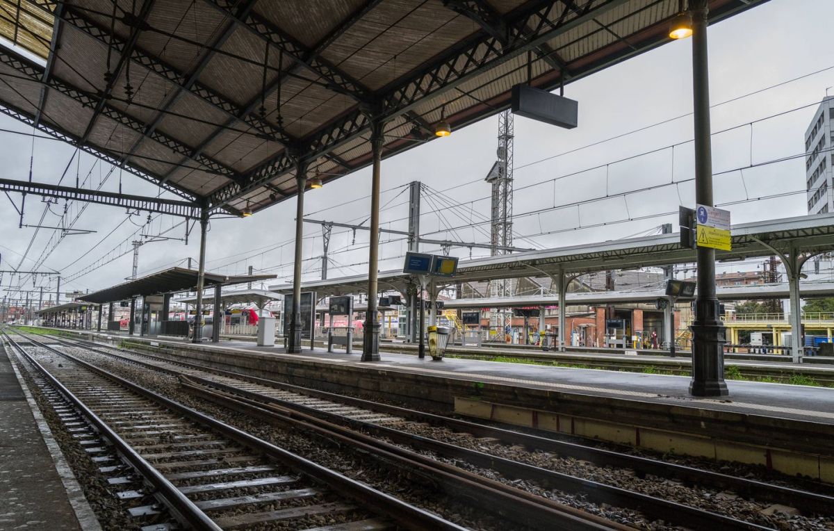 Une famille oublie sa fillette sur le quai de la gare de Toulouse