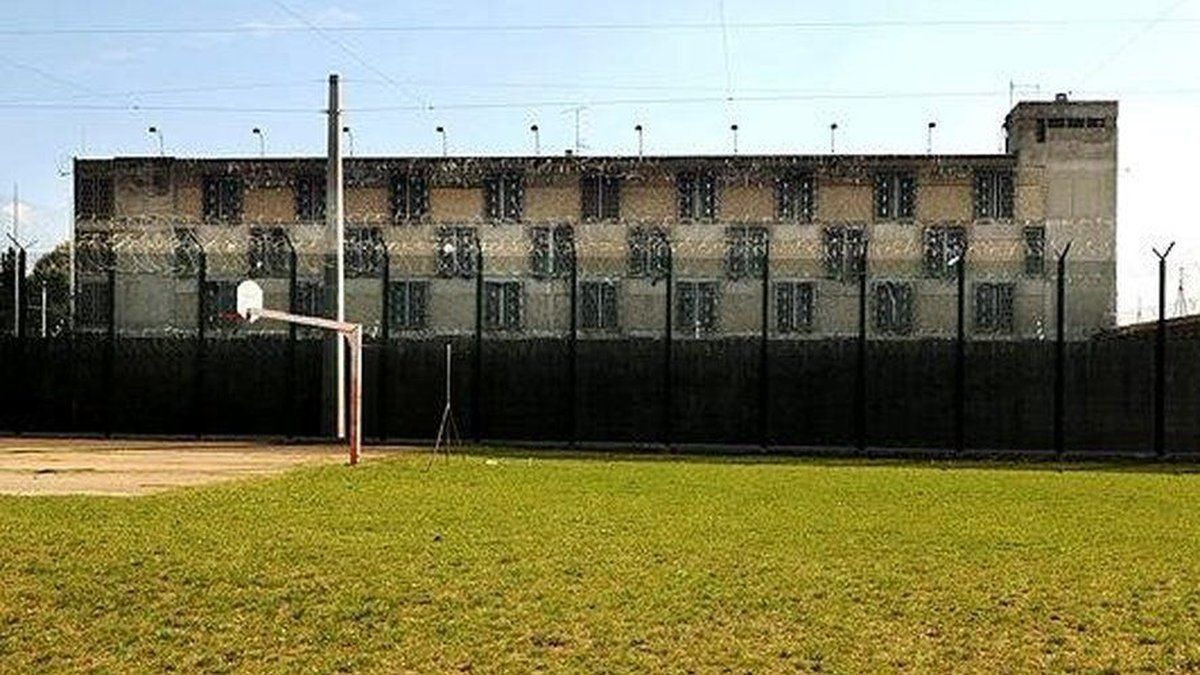 Décès tragique d'un détenu à la prison de Nîmes : une enquête en cours