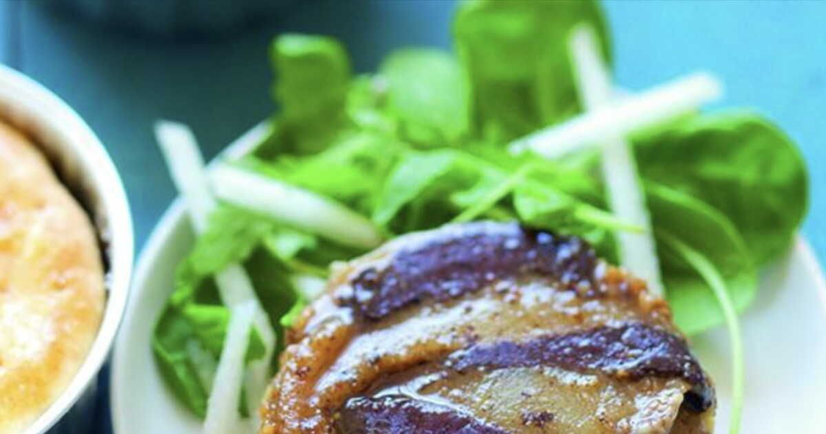 Une tatin de boudin noir aux poires qui fera fondre vos papilles