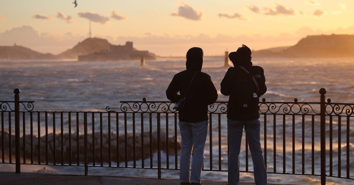 Météo : la belle lumière du Sud-Est face aux nuages pluvieux du reste du pays