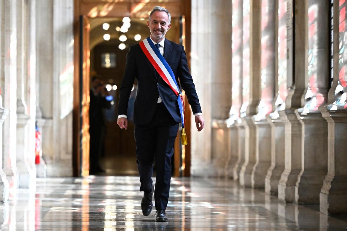 Emmanuel Grégoire prend les rênes de la Mairie de Paris