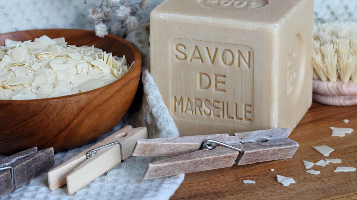 Savon de Marseille : l'allié incontournable pour un ménage écolo