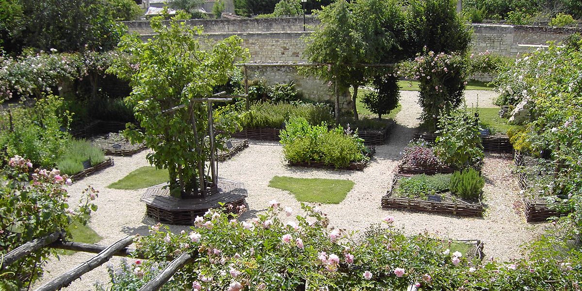 Le jardin médiéval de Loudun : entre histoire et nature