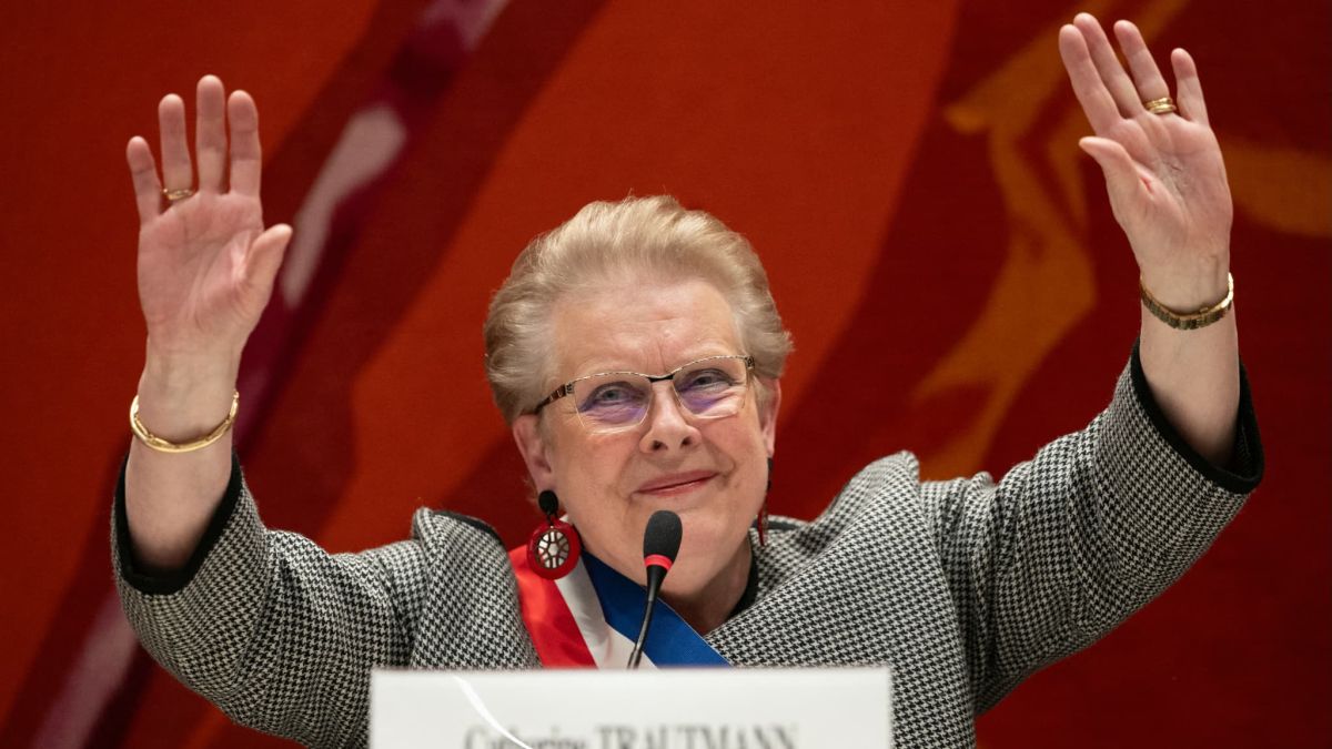 Catherine Trautmann retrouve son fauteuil de maire à Strasbourg, 25 ans après